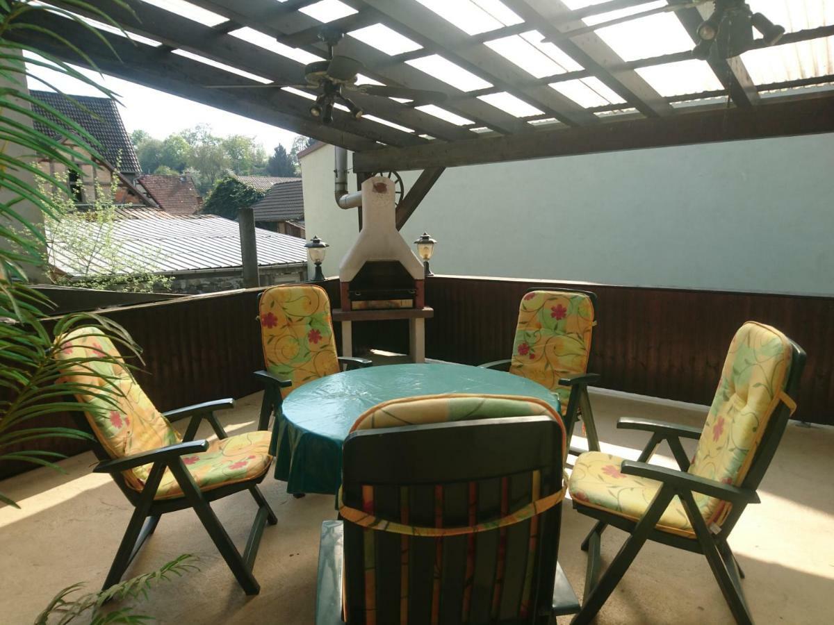 Apartamento Fachwerkhaus In D 63667 Nidda Fuer 8 Bis 12 Personen Exterior foto